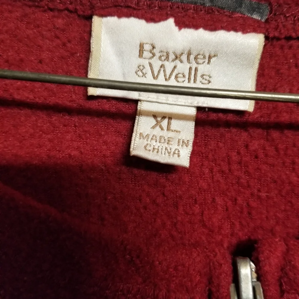 Elegant Red Embroidered Cardigan - Picture 3 of 5